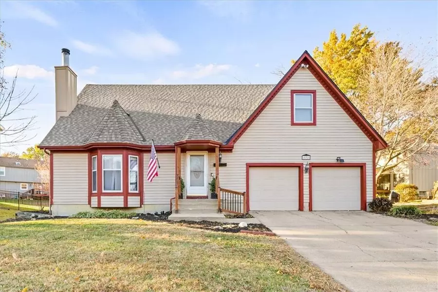 15322 W 83rd TER, Lenexa, KS 66219