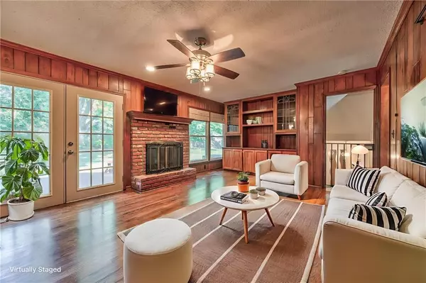 Lenexa, KS 66216,7736 Westgate DR