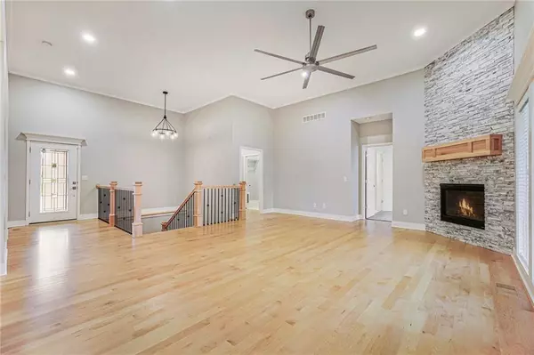 Parkville, MO 64152,6960 Glenn LN