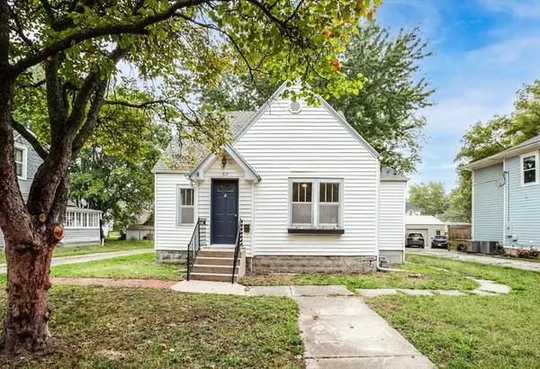 517 S Locust ST, Ottawa, KS 66067