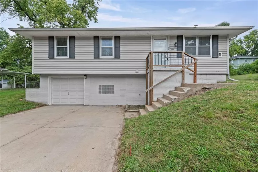 12008 Kentucky AVE, Sugar Creek, MO 64054