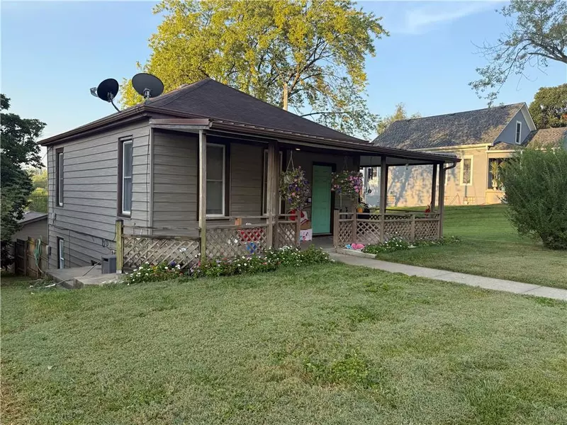 1612 Commercial ST, Atchison, KS 66002