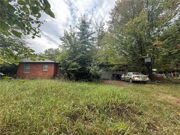 Lawrence, KS 66044,1515 Pinewood DR