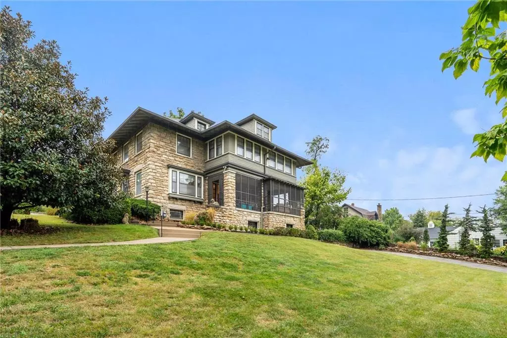 Kansas City, MO 64112,48 E 52 ST