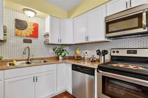 Lansing, KS 66043,319 Holiday DR