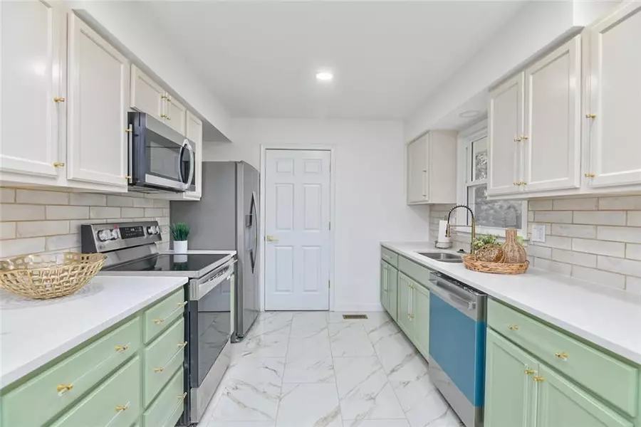 9334 E 85th ST, Raytown, MO 64138