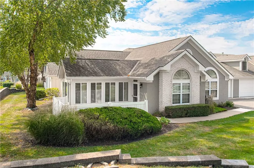 Shawnee, KS 66227,7102 Hedge Lane TER