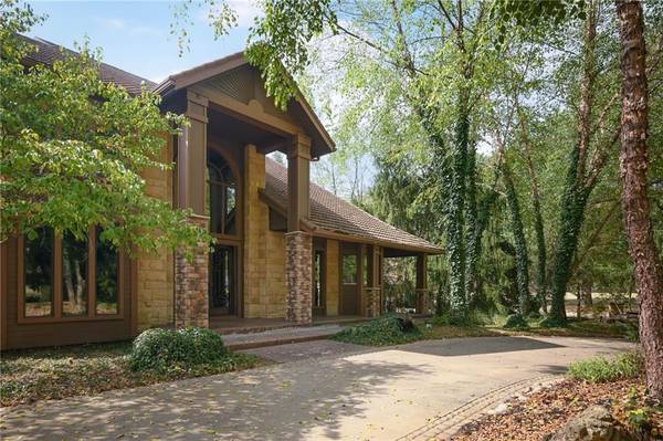25911 E 99th ST, Lee's Summit, MO 64086