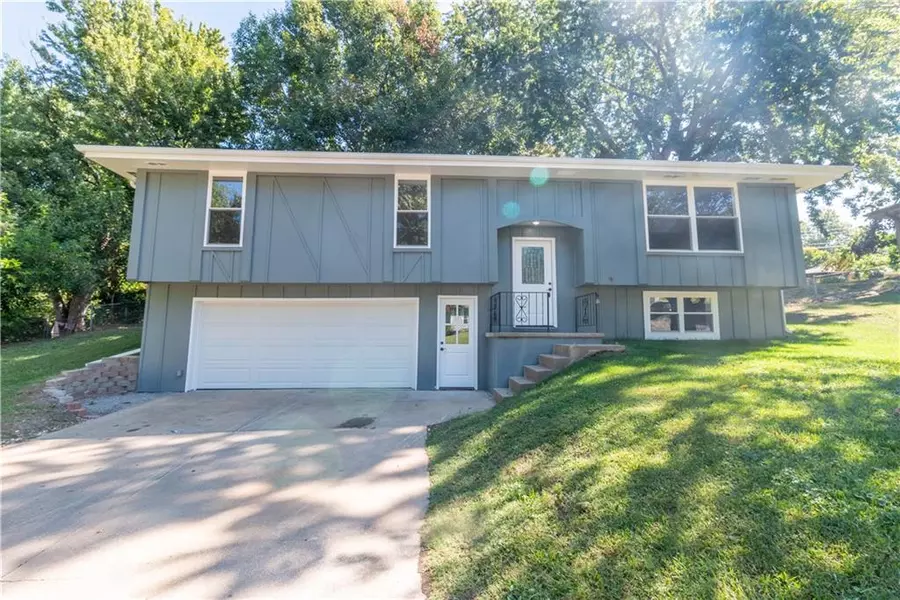 3815 Miller RD, St Joseph, MO 64505