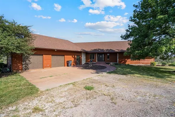 9736 West Lake RD, Ozawkie, KS 66070