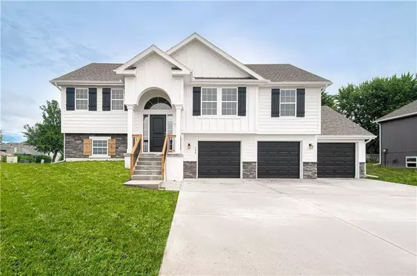 11902 N Bellaire AVE, Kansas City, MO 64156