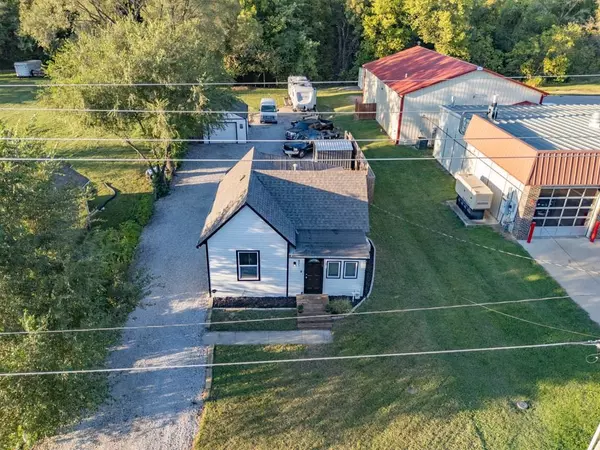 Tonganoxie, KS 66086,821 E 4th ST