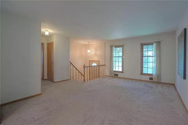 Overland Park, KS 66212,8931 Knox LN