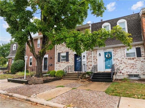 9505 Perry LN, Overland Park, KS 66212