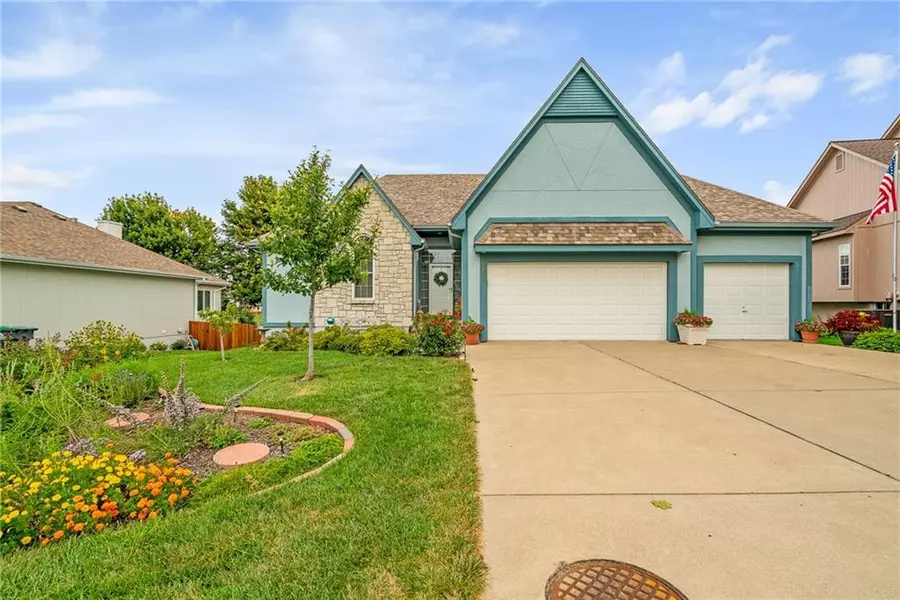 1520 SW Cross Creek PL, Blue Springs, MO 64015