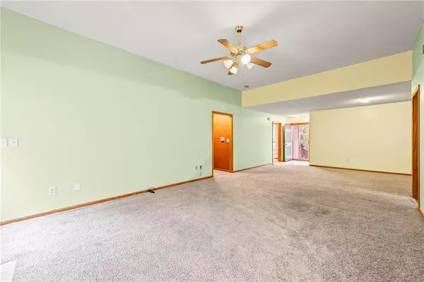 Independence, MO 64056,641 S Kisner DR