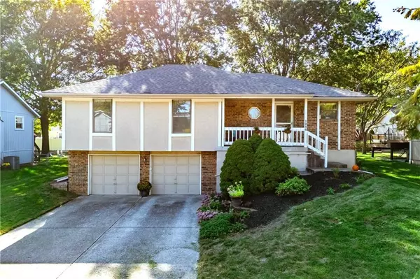 1236 NE Florence ST, Lee's Summit, MO 64086