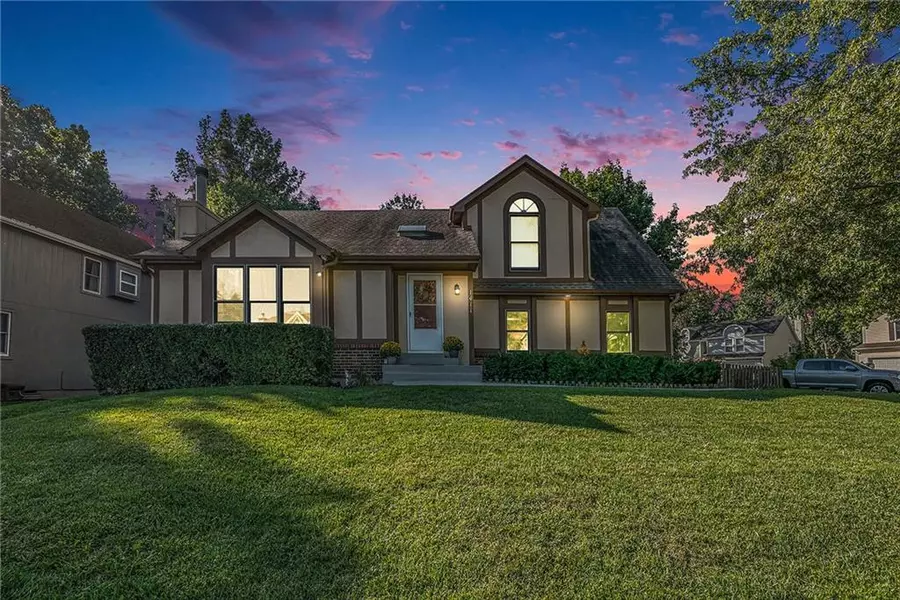 1411 E 153rd TER, Olathe, KS 66062