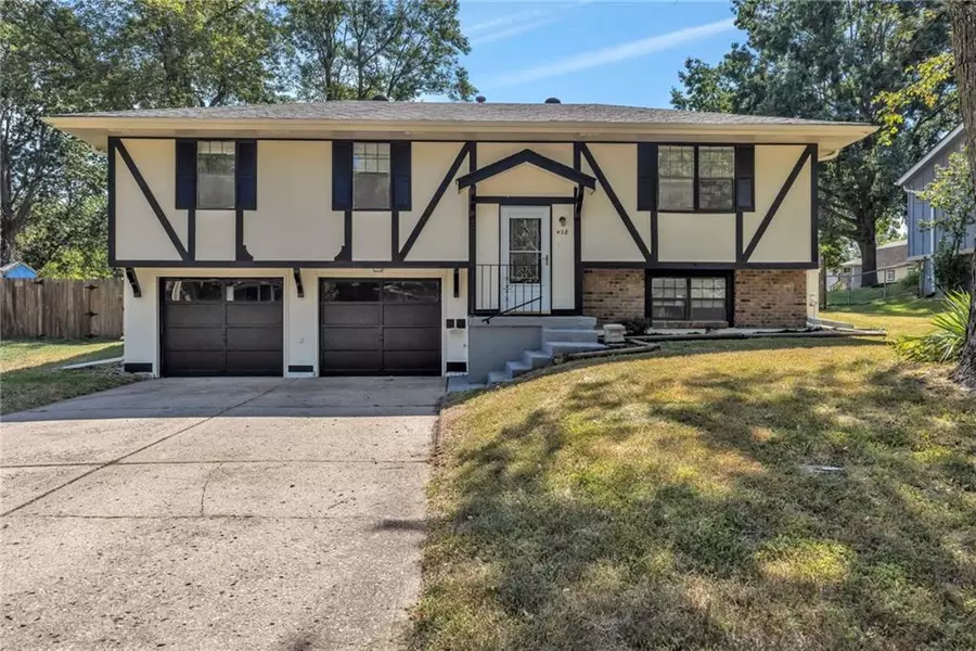 408 SW Shamrock PL, Blue Springs, MO 64014