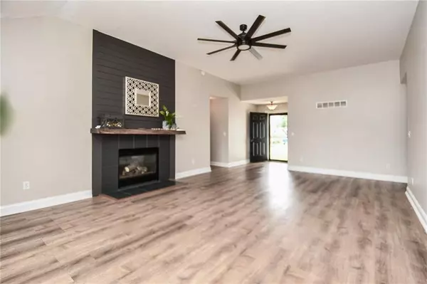 Lawrence, KS 66044,709 N Michigan CIR