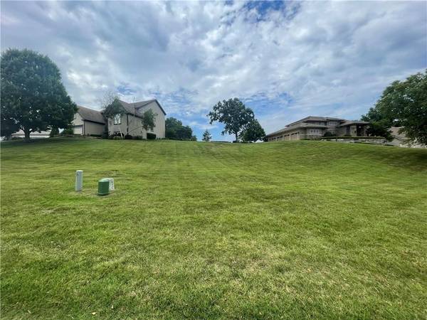 6532 Claret ST, Parkville, MO 64152