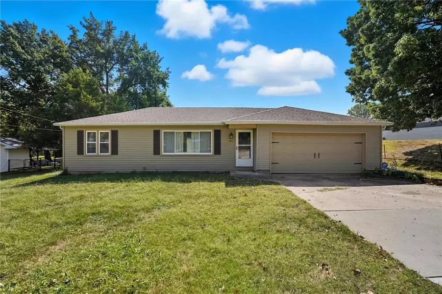 801 NE 76th ST, Gladstone, MO 64118