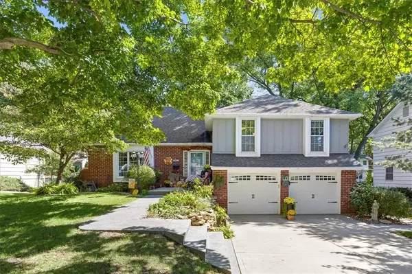 10013 Briar DR, Overland Park, KS 66207