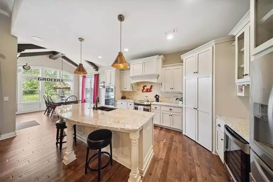 9158 W 178th TER, Overland Park, KS 66013