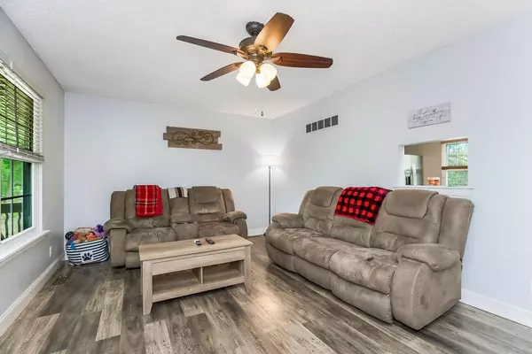 Tonganoxie, KS 66086,1419 E 1st ST