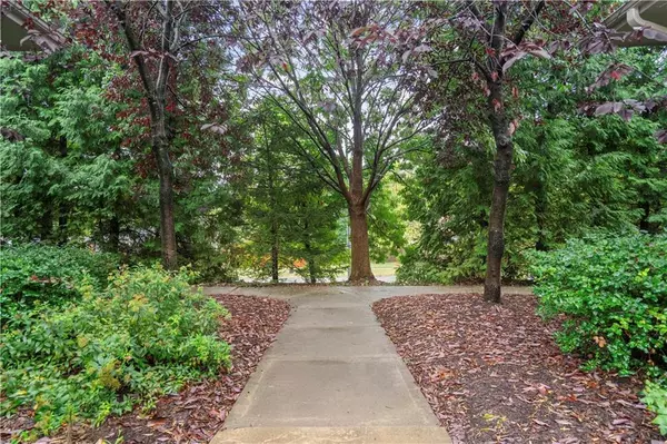 Overland Park, KS 66207,6109 W 102nd CT