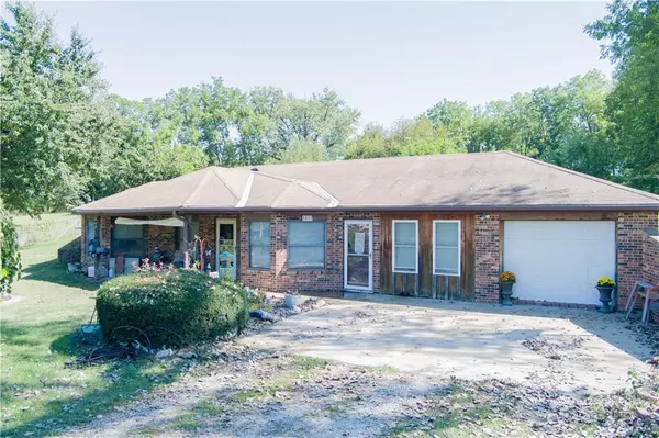 5411 Savannah RD, St Joseph, MO 64505