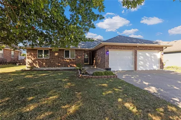 Odessa, MO 64076,417 E Lawn CIR