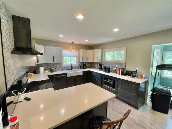 10207 NW Barry RD, Kansas City, MO 64153