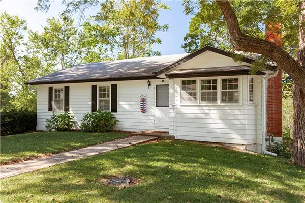 2820 Berry LN, Independence, MO 64057