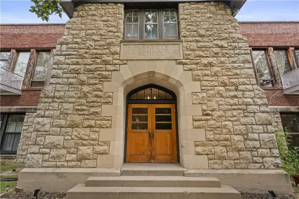 1201 Main ST, Parkville, MO 64152