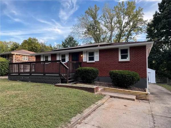 4417 NE Sunnybrook LN, Kansas City, MO 64117