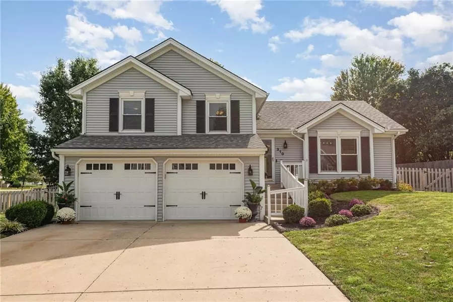 310 Mesa DR, Smithville, MO 64089
