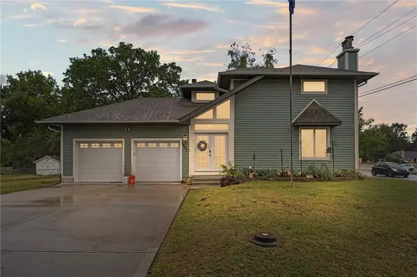 1933 Cherokee ST, Leavenworth, KS 66048