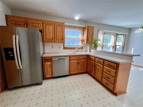 Lee's Summit, MO 64063,128 SW Hillcrest LN