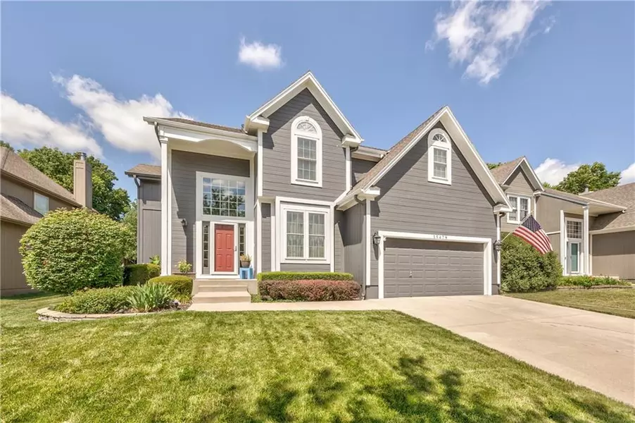 15478 S Acuff LN, Olathe, KS 66062