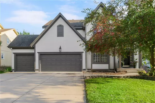 5901 W 153rd TER, Overland Park, KS 66223