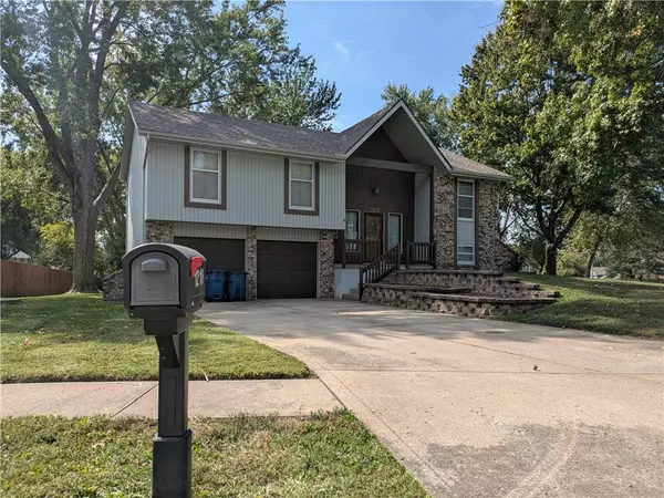 Liberty, MO 64068,1218 Canterbury LN