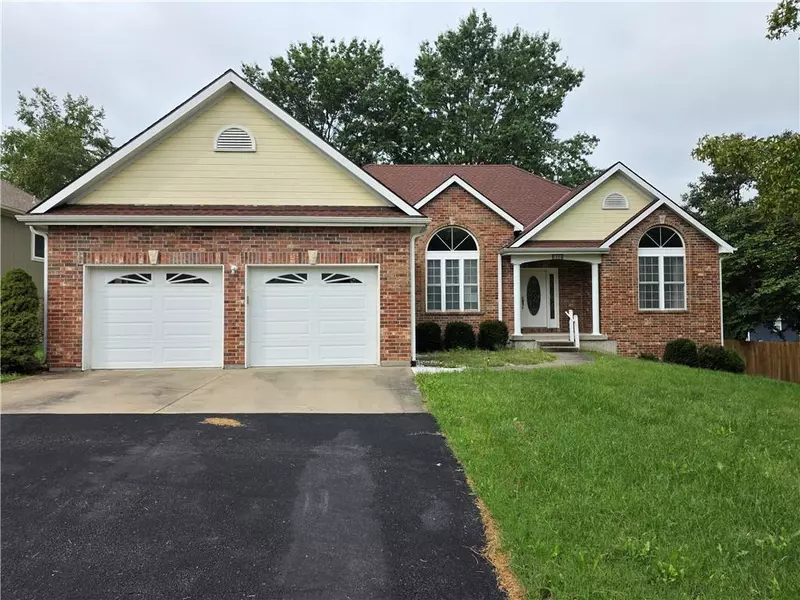 1204 N Elm ST, Louisburg, KS 66053