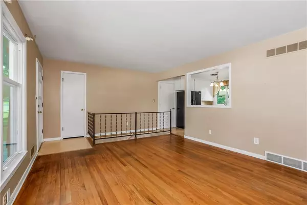 Overland Park, KS 66204,7305 Robinson ST