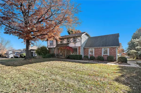 10517 W 102 TER, Overland Park, KS 66214