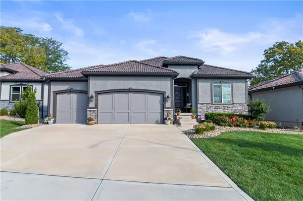 2122 NW Ashurst DR, Lee's Summit, MO 64081