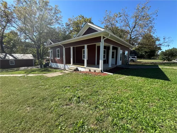 201 W Wimer ST, Knob Noster, MO 65336
