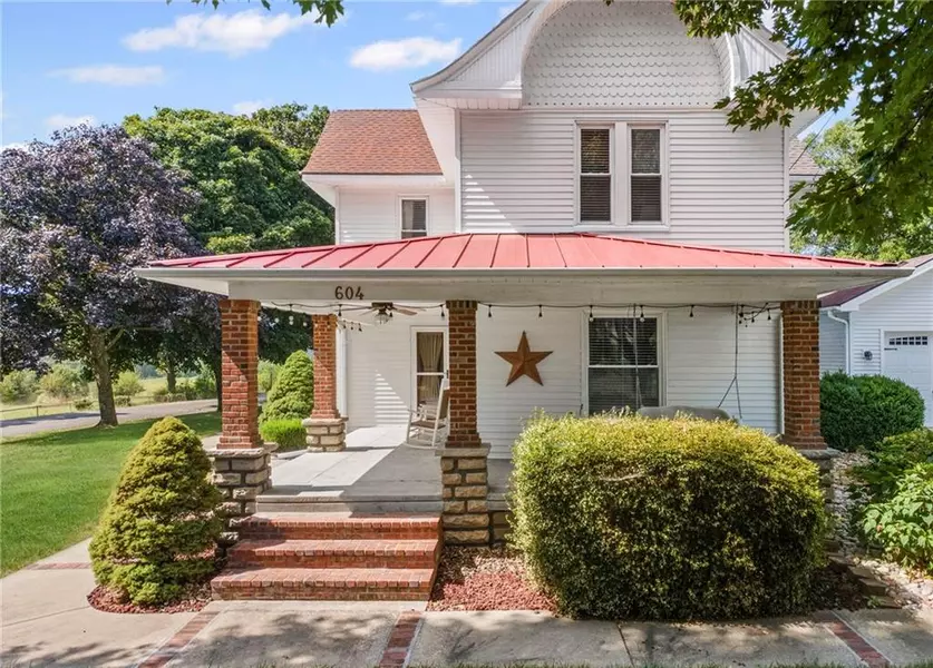 604 N Buckner Tarsney RD, Buckner, MO 64016