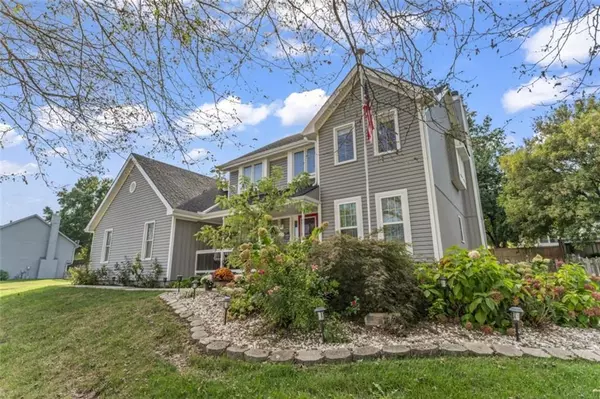 624 S Bittersweet RD, Lansing, KS 66043