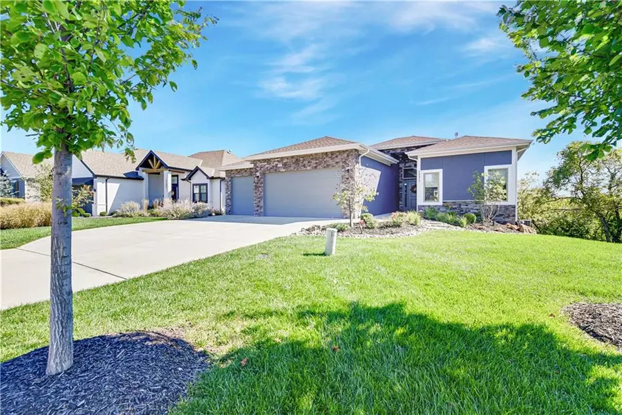 25977 W 96th ST, Lenexa, KS 66227